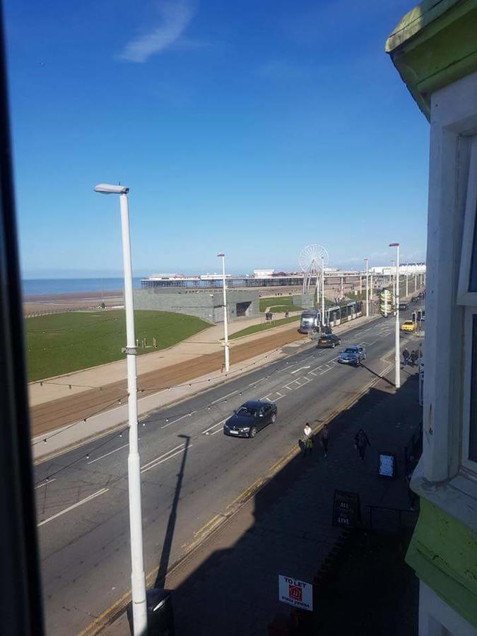 Wallace Hotel Blackpool Bagian luar foto