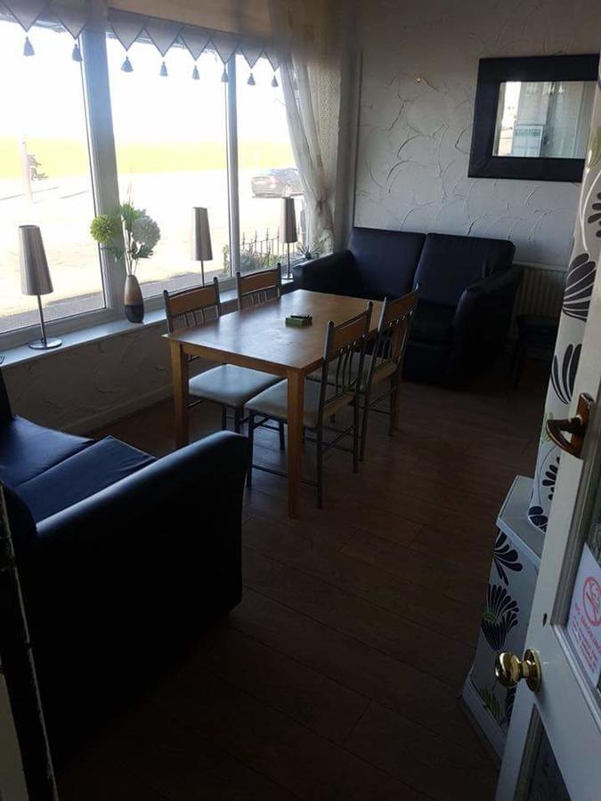 Wallace Hotel Blackpool Bagian luar foto