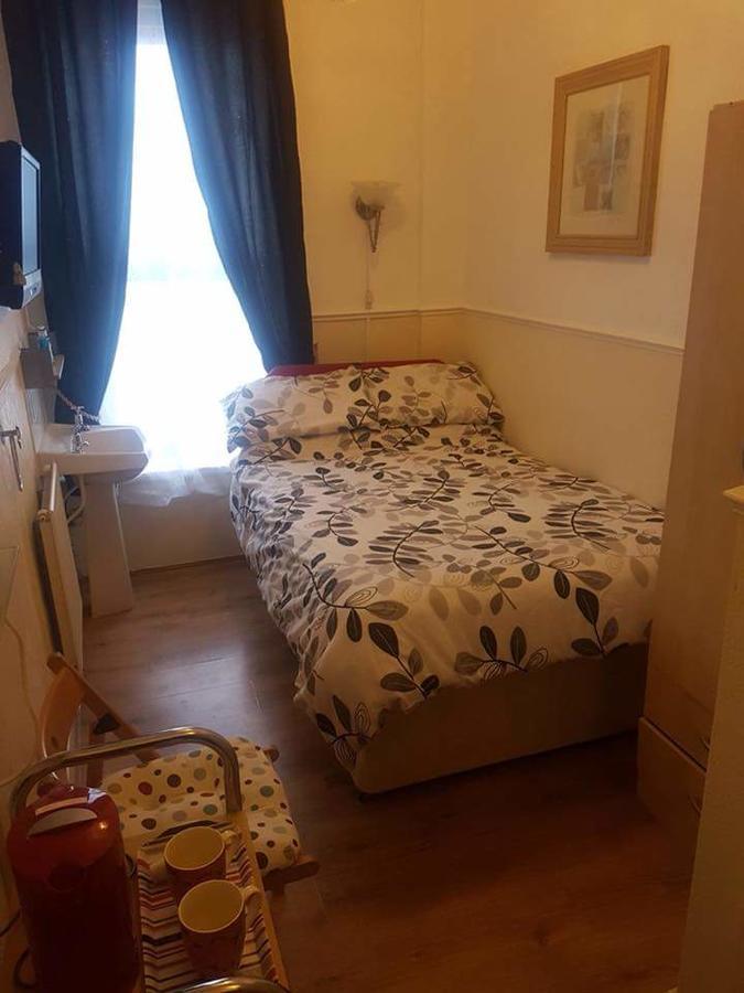 Wallace Hotel Blackpool Bagian luar foto